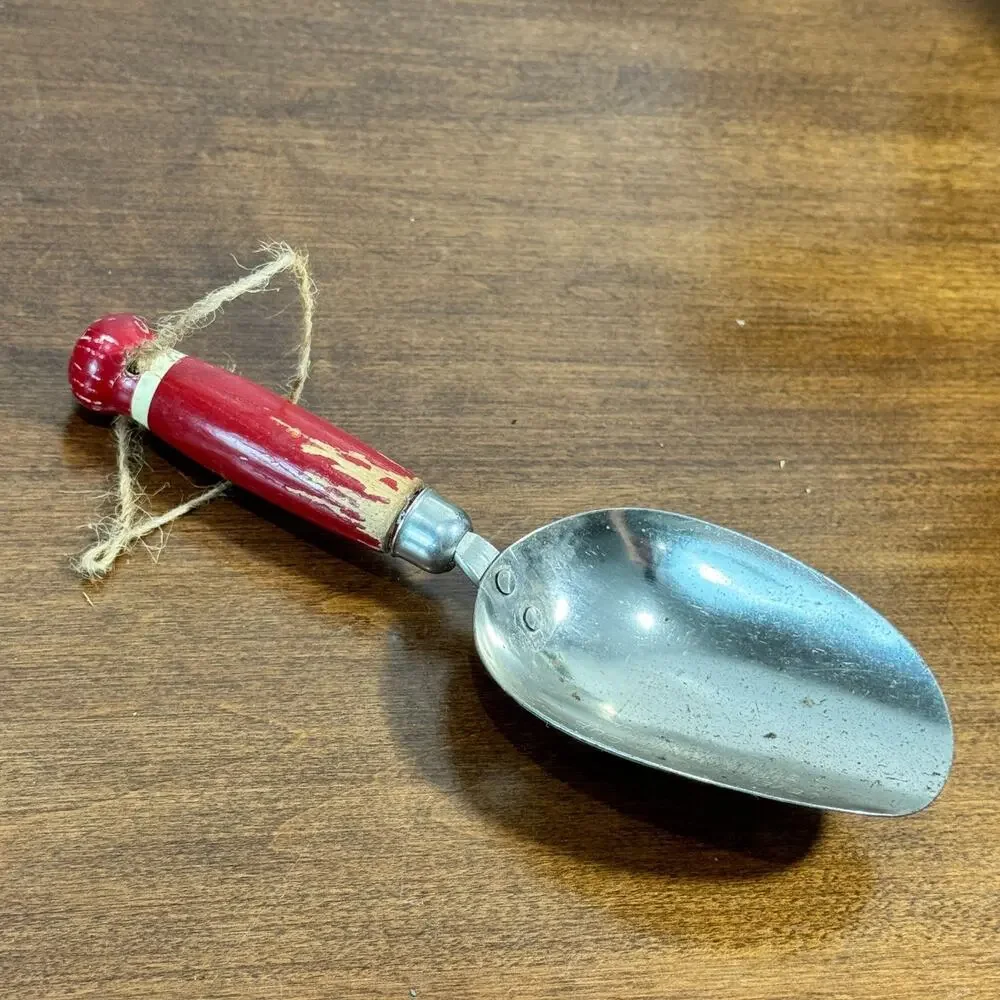 Unbranded vintage aluminum